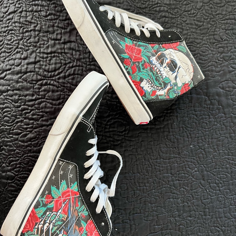 Men’s Vans Black High-Top Sneakers with Skull and Rose Design